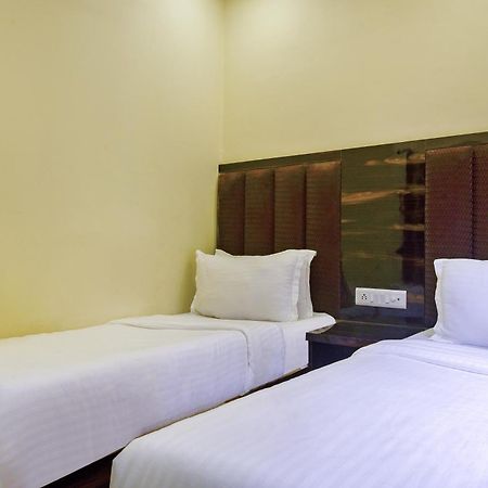 Hotel Deluxe Mumbai Exterior photo