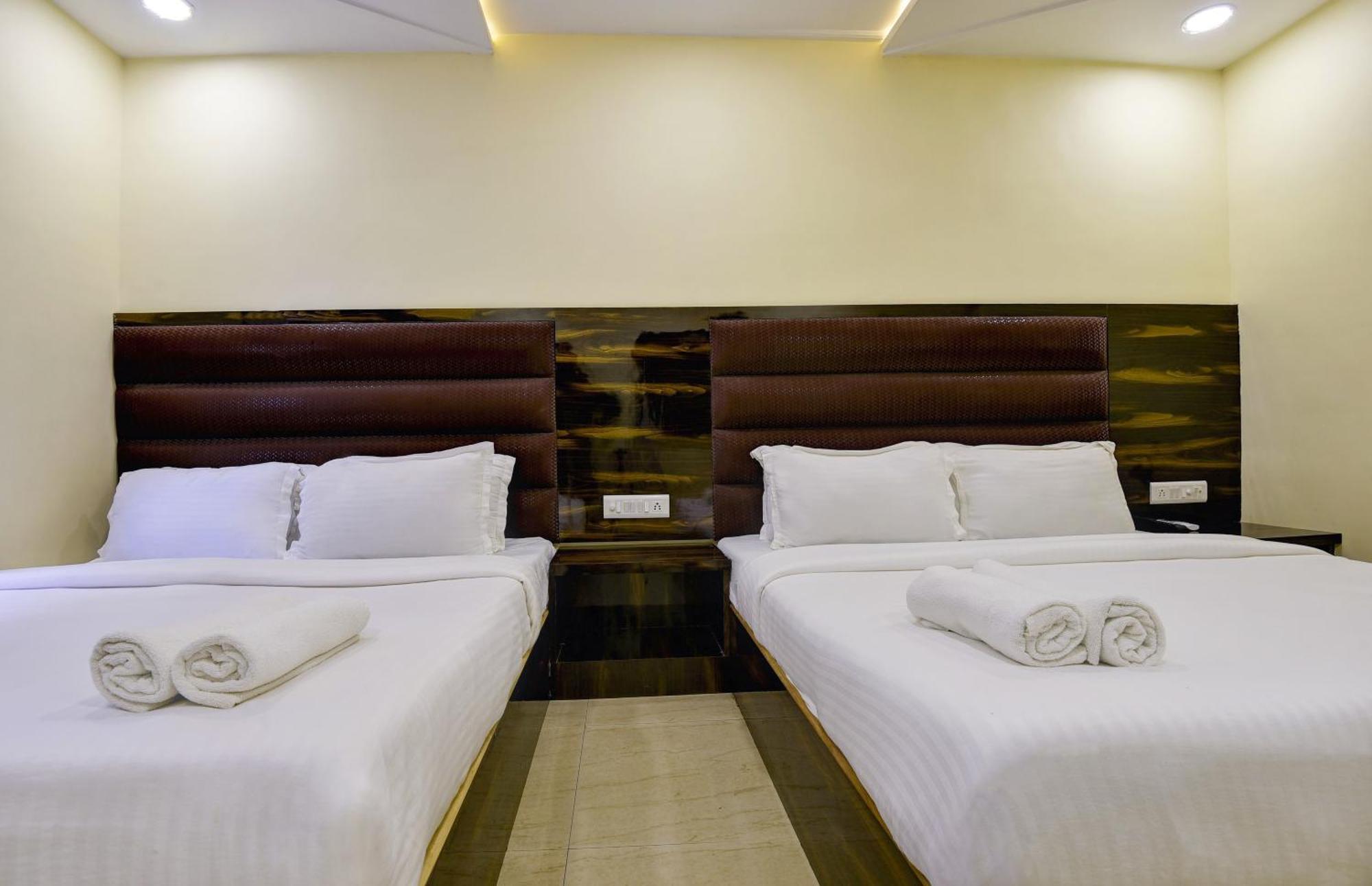 Hotel Deluxe Mumbai Exterior photo